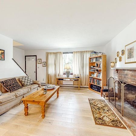 Lake Shore Living Фалмът Екстериор снимка