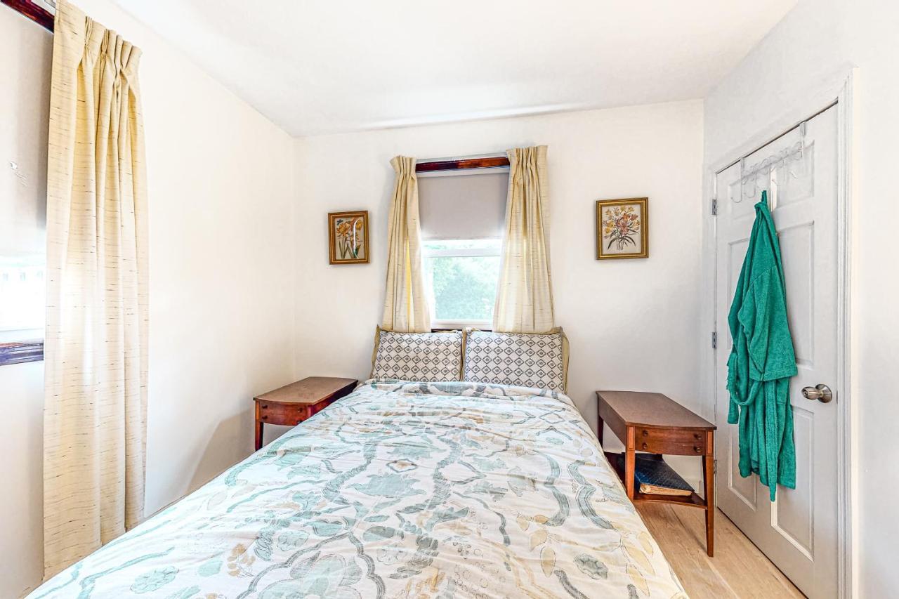 Lake Shore Living Фалмът Екстериор снимка