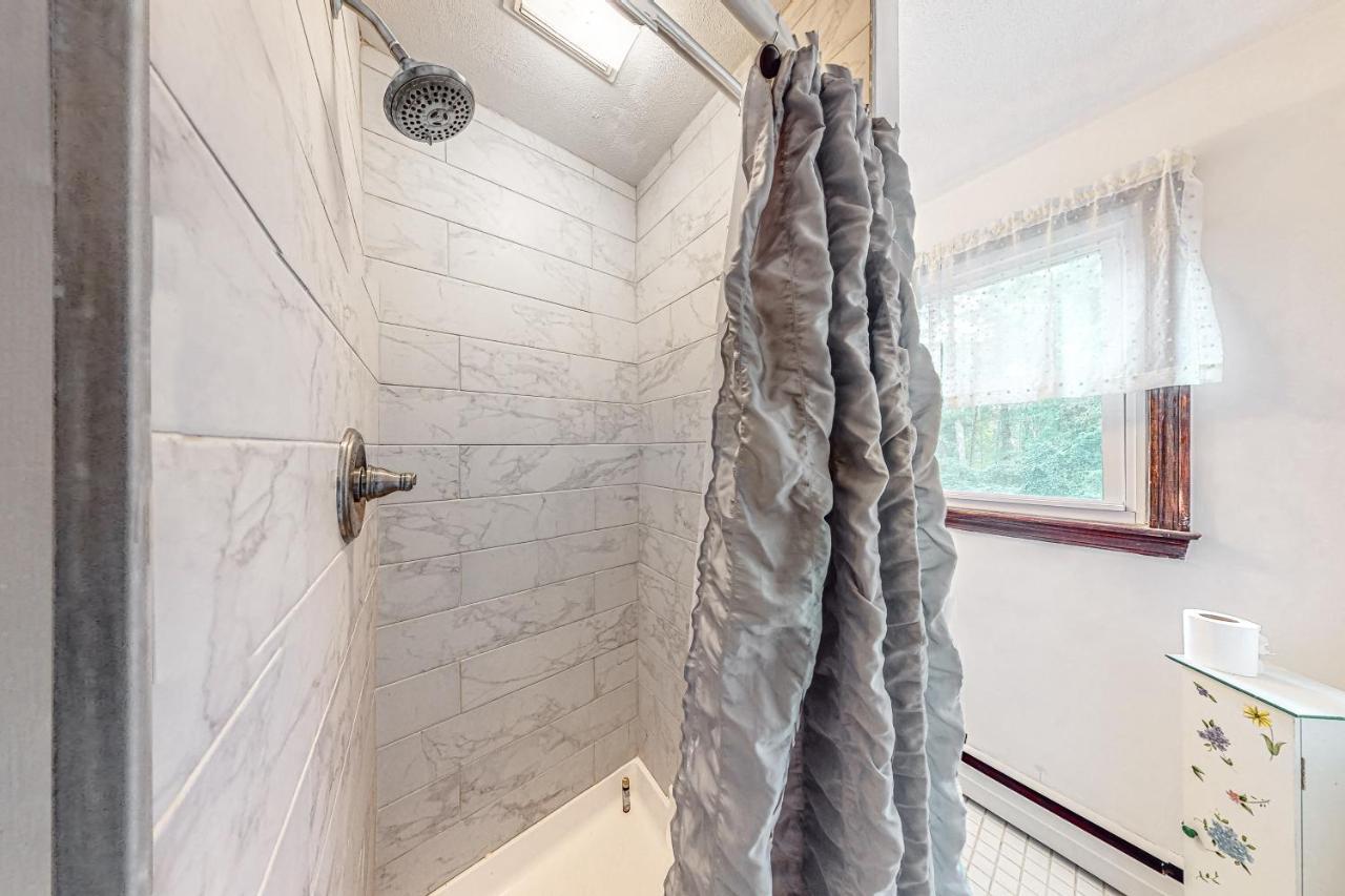 Lake Shore Living Фалмът Екстериор снимка