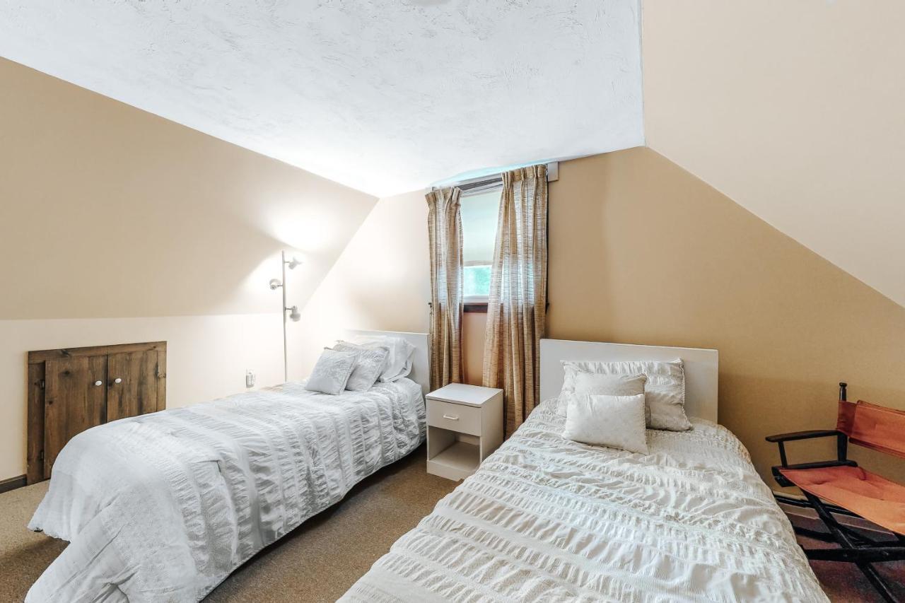 Lake Shore Living Фалмът Екстериор снимка